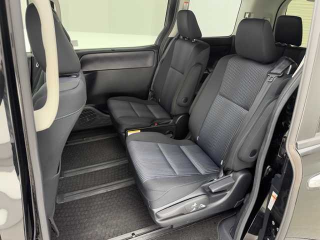 トヨタ ヴォクシー ZS 煌 兵庫県 2015(平27)年 9.2万km ブラック ALPINEナビ/（CD/DVD/Bluetooth/フルセグTV）/・EX1000/バックカメラ/横滑り防止装置/MTモード付AT/両側パワースライドドア/LEDヘッドライト/オートライト/ビルトインETC/アイドリングストップ/プッシュスタート/スマートキー/純正フロアマット/3列シート/ウォークスルー