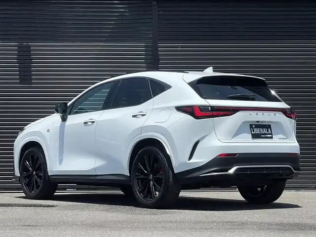 レクサス ＮＸ 350h Fスポーツ 山梨県 2023(令5)年 1.9万km ホワイトノーヴァガラスフレーク Pサンルーフ /三眼LED /赤黒革 /全周囲カメラ/OP20インチ/橙キャリパー/シートヒーター/ベンチレーション/Pシート/ACC/BSA/Pバックドア/置き型充電/BT/ミラーキャスト/フルセグ/取説/記録簿/ETC2.0/スペアキー