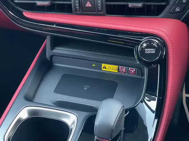 レクサス ＮＸ 350h Fスポーツ 山梨県 2023(令5)年 1.9万km ホワイトノーヴァガラスフレーク Pサンルーフ /三眼LED /赤黒革 /全周囲カメラ/OP20インチ/橙キャリパー/シートヒーター/ベンチレーション/Pシート/ACC/BSA/Pバックドア/置き型充電/BT/ミラーキャスト/フルセグ/取説/記録簿/ETC2.0/スペアキー