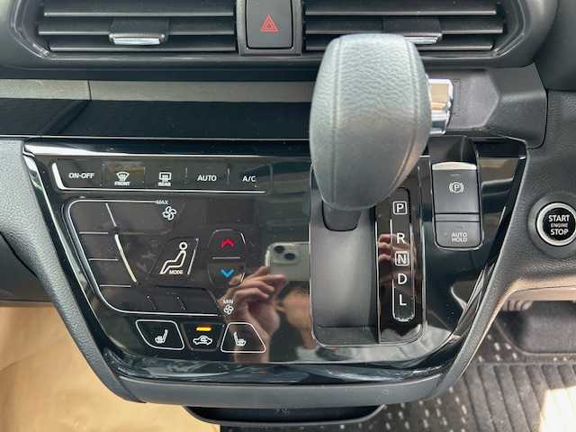 日産 ルークス HWS Gターボ プロパイロットED 大阪府 2021(令3)年 1.2万km ホワイトパール プロパイロット/横滑り防止装置/レーンキープアシスト/コーナーセンサー/衝突被害軽減システム/ABS/エマージェンシーブレーキ/クリアランスソナー/電子パーキングブレーキ/ステアリングスイッチ/シートヒーター/オートライト/オートハイビーム/純正アルミホイール/純正フロアマット/ドアバイザー/両側パワースライドドア/スマートキー（2本）