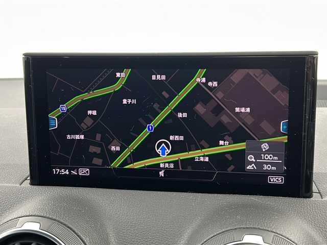 アウディ Ｑ２ ハッシュタグ ブラックスタイリング 宮城県 2019(平31)年 1.2万km クワンタムグレー 【特別仕様車ブラックスタイリングパッケージ】/・バーチャルコックピット/・ダイナミックグレー18インチAW/【アシスタンスパッケージ】/・サイドアシスト/・アクティブレーンアシスト/・トラフィックジャムアシスト/・リアクロストラフィックアシスト/アダプティブクルーズコントロール/【ナビパッケージ】/純正8インチナビ/・BT.CD.DVD/フルセグTV/禁煙車/オートマチックテールゲート/前席シートヒーター/バックカメラ/ドライブレコーダー（FR）/ETC2.0/LEDヘッドライト/LEDフォグライト/アイドリングストップ/電動パーキングブレーキ/純正フロアマット/プッシュスタート/スアートキー