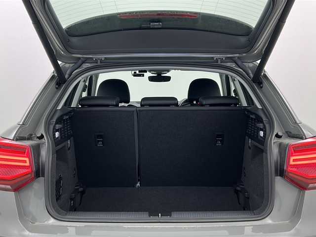 アウディ Ｑ２ ハッシュタグ ブラックスタイリング 宮城県 2019(平31)年 1.2万km クワンタムグレー 【特別仕様車ブラックスタイリングパッケージ】/・バーチャルコックピット/・ダイナミックグレー18インチAW/【アシスタンスパッケージ】/・サイドアシスト/・アクティブレーンアシスト/・トラフィックジャムアシスト/・リアクロストラフィックアシスト/アダプティブクルーズコントロール/【ナビパッケージ】/純正8インチナビ/・BT.CD.DVD/フルセグTV/禁煙車/オートマチックテールゲート/前席シートヒーター/バックカメラ/ドライブレコーダー（FR）/ETC2.0/LEDヘッドライト/LEDフォグライト/アイドリングストップ/電動パーキングブレーキ/純正フロアマット/プッシュスタート/スアートキー