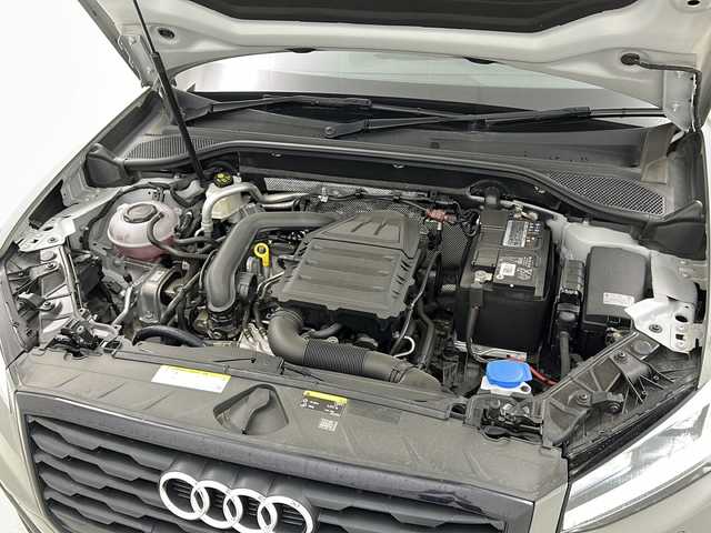 アウディ Ｑ２ ハッシュタグ ブラックスタイリング 宮城県 2019(平31)年 1.2万km クワンタムグレー 【特別仕様車ブラックスタイリングパッケージ】/・バーチャルコックピット/・ダイナミックグレー18インチAW/【アシスタンスパッケージ】/・サイドアシスト/・アクティブレーンアシスト/・トラフィックジャムアシスト/・リアクロストラフィックアシスト/アダプティブクルーズコントロール/【ナビパッケージ】/純正8インチナビ/・BT.CD.DVD/フルセグTV/禁煙車/オートマチックテールゲート/前席シートヒーター/バックカメラ/ドライブレコーダー（FR）/ETC2.0/LEDヘッドライト/LEDフォグライト/アイドリングストップ/電動パーキングブレーキ/純正フロアマット/プッシュスタート/スアートキー