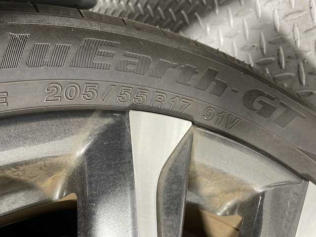 トヨタ ヴォクシー ハイブリッド S－Z 広島県 2022(令4)年 1.4万km スパークリングブラックパールクリスタルシャイン 禁煙車/純正10.5型ディスプレイオーディオ/フリップダウンモニター/バックカメラ/両側パワースライドドア/ブラインドスポットモニター/シートヒーター/電動リアゲート/レーダークルーズコントロール/ドラレコ/ＥＴＣ/オートマチックハイビーム/レーンキープアシスト/衝突軽減/踏み間違い防止/１００V電源/ホールド機能付電動パーキングブレーキ/エアバッグ(運転席/助手席/サイド/カーテン)/純正17インチアルミホイール(205/55/R17)