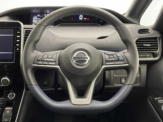 日産 セレナ オーテック スポーツスペック 宮崎県 2020(令2)年 2.5万km ブリリアントホワイトパール 2トーン プロパイロット/エマージェンシーブレーキ/ＬＤＷ（車線逸脱警報）/ＬＤＰ（車線逸脱防止支援）/BSW(後側方車両検知警報）/BSI（後側方衝突防止支援）/クロストラフィックアラート/クリアランスソナー/オートマチックハイビーム/速度標識表示/道路標識表示/インテリジェントルームミラー/純正10インチSDナビ/フルセグTV/CD/DVD/Bluetooth/アラウンドビューモニター/両側パワースライドドア/ハンズフリーオートスライドドア/防水シート/LEDヘッドライト/ドライブレコーダー/AUTECH専用16インチAW