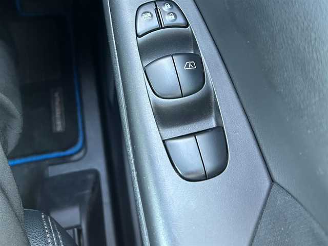 日産 セレナ e－パワー ハイウェイスター V 千葉県 2020(令2)年 4万km ダイヤモンドブラック 純正10インチナビ/(フルセグTV/BT/CD/DVD/FM/AM)/全周囲カメラ/プロパイロット/衝突被害軽減システム/車線逸脱警報/純正フリップダウンモニター/両側パワースライドドア/ハンズフリーオートスライドドア/横滑り防止装置/ETC/アイドリングストップ/LEDヘッドライト/フォグランプ/オートライト/ウィンカーミラー/電動格納ミラー/純正15インチAW/シートリフター/プッシュスタート/スマートキー/フロアマット/ドアバイザー/スペアキー/取扱説明書/保証書