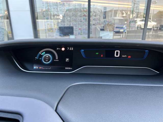 日産 セレナ e－パワー ハイウェイスター V 千葉県 2020(令2)年 4万km ダイヤモンドブラック 純正10インチナビ/(フルセグTV/BT/CD/DVD/FM/AM)/全周囲カメラ/プロパイロット/衝突被害軽減システム/車線逸脱警報/純正フリップダウンモニター/両側パワースライドドア/ハンズフリーオートスライドドア/横滑り防止装置/ETC/アイドリングストップ/LEDヘッドライト/フォグランプ/オートライト/ウィンカーミラー/電動格納ミラー/純正15インチAW/シートリフター/プッシュスタート/スマートキー/フロアマット/ドアバイザー/スペアキー/取扱説明書/保証書