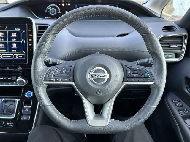 日産 セレナ e－パワー ハイウェイスター V 千葉県 2020(令2)年 4万km ダイヤモンドブラック 純正10インチナビ/(フルセグTV/BT/CD/DVD/FM/AM)/全周囲カメラ/プロパイロット/衝突被害軽減システム/車線逸脱警報/純正フリップダウンモニター/両側パワースライドドア/ハンズフリーオートスライドドア/横滑り防止装置/ETC/アイドリングストップ/LEDヘッドライト/フォグランプ/オートライト/ウィンカーミラー/電動格納ミラー/純正15インチAW/シートリフター/プッシュスタート/スマートキー/フロアマット/ドアバイザー/スペアキー/取扱説明書/保証書