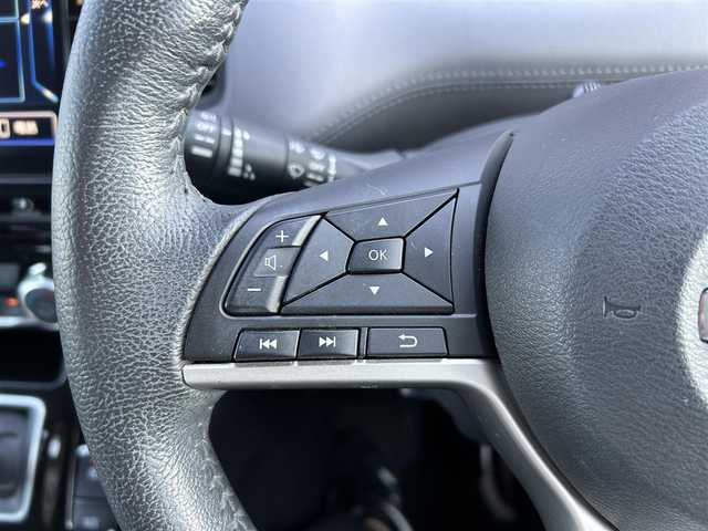 日産 セレナ e－パワー ハイウェイスター V 千葉県 2020(令2)年 4万km ダイヤモンドブラック 純正10インチナビ/(フルセグTV/BT/CD/DVD/FM/AM)/全周囲カメラ/プロパイロット/衝突被害軽減システム/車線逸脱警報/純正フリップダウンモニター/両側パワースライドドア/ハンズフリーオートスライドドア/横滑り防止装置/ETC/アイドリングストップ/LEDヘッドライト/フォグランプ/オートライト/ウィンカーミラー/電動格納ミラー/純正15インチAW/シートリフター/プッシュスタート/スマートキー/フロアマット/ドアバイザー/スペアキー/取扱説明書/保証書