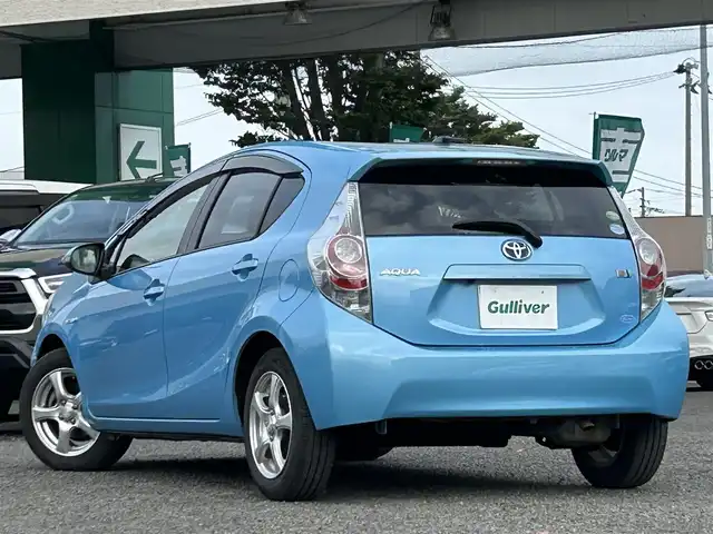 トヨタ アクア S 宮城県 2012(平24)年 14.4万km クールソーダメタリック メモリナビ/ＤＶＤ／ＣＤ／Ｂｌｕｅｔｏｏｔｈ/フルセグＴＶ/クルーズコントロール/オートライト/アイドリングストップ/シートヒーター/純正フロアマット/ハロゲンヘッドライト