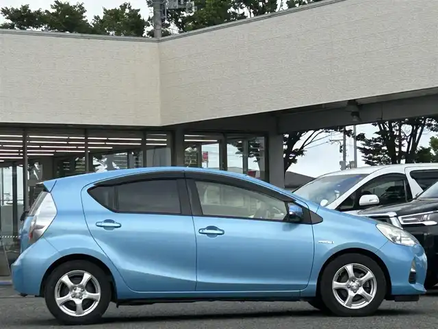 トヨタ アクア S 宮城県 2012(平24)年 14.4万km クールソーダメタリック メモリナビ/ＤＶＤ／ＣＤ／Ｂｌｕｅｔｏｏｔｈ/フルセグＴＶ/クルーズコントロール/オートライト/アイドリングストップ/シートヒーター/純正フロアマット/ハロゲンヘッドライト