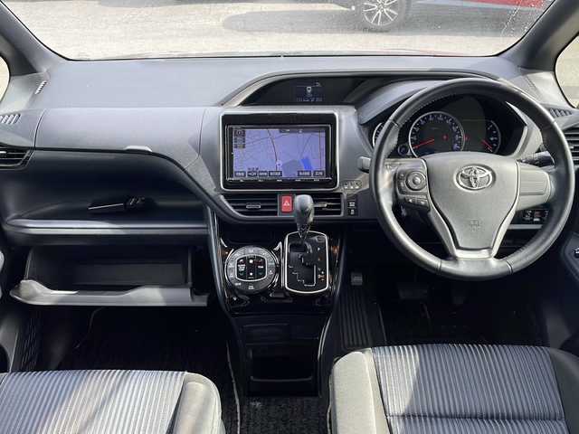 トヨタ ヴォクシー ZS 煌Ⅱ 静岡県 2016(平28)年 7.9万km ブラック プッシュスタート/スマートキー/純正ナビ/　フルセグTV/BTオーディオ/DVD/バックカメラ /両側パワースライドドア/オートライト/LEDヘッドライト/衝突軽減ブレーキ/レーンキープアシスト