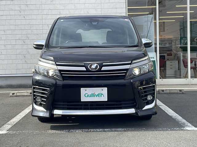 トヨタ ヴォクシー ZS 煌Ⅱ 静岡県 2016(平28)年 7.9万km ブラック プッシュスタート/スマートキー/純正ナビ/　フルセグTV/BTオーディオ/DVD/バックカメラ /両側パワースライドドア/オートライト/LEDヘッドライト/衝突軽減ブレーキ/レーンキープアシスト