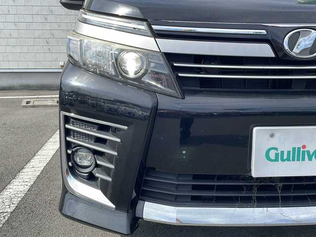 トヨタ ヴォクシー ZS 煌Ⅱ 静岡県 2016(平28)年 7.9万km ブラック プッシュスタート/スマートキー/純正ナビ/　フルセグTV/BTオーディオ/DVD/バックカメラ /両側パワースライドドア/オートライト/LEDヘッドライト/衝突軽減ブレーキ/レーンキープアシスト