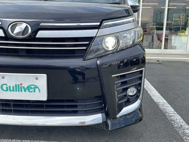 トヨタ ヴォクシー ZS 煌Ⅱ 静岡県 2016(平28)年 7.9万km ブラック プッシュスタート/スマートキー/純正ナビ/　フルセグTV/BTオーディオ/DVD/バックカメラ /両側パワースライドドア/オートライト/LEDヘッドライト/衝突軽減ブレーキ/レーンキープアシスト