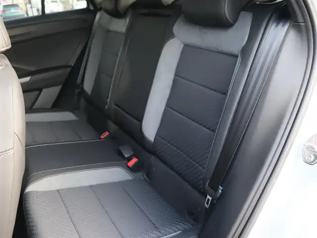 フォルクスワーゲン Ｔ－ロック TDI Rライン 宮城県 2021(令3)年 5.2万km 白 デジタルコクピット/純正ナビ/・Bluetooth・タイプC/・appleCarplay・androidauto・mirrorlink/ＩＱドライブ/・アダプティブクルーズコントロール/・フロントアシスト/・ブラインドスポットアシスト/・レーンキープアシスト/・疲労検知システム/バックカメラ/パワーテールゲート/パドルシフト/オートブレーキホールド/オートハイビーム/デュアルオートエアコン/アイドリングストップ/スマートキー・プッシュスタート/純正１９インチＡＷ/ルーフレール/ＬＥＤヘッドライト