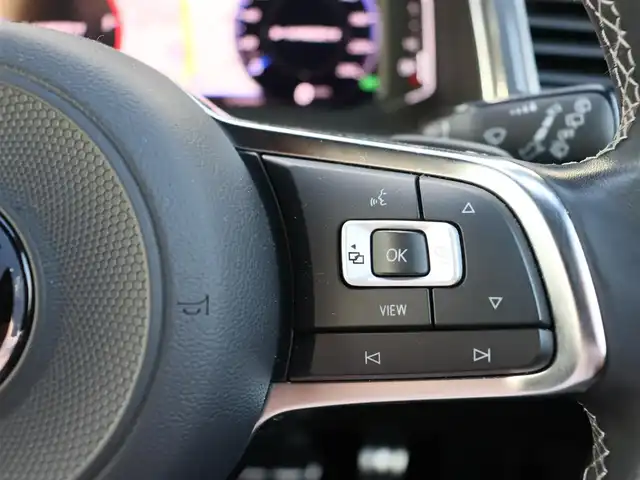 フォルクスワーゲン Ｔ－ロック TDI Rライン 宮城県 2021(令3)年 5.2万km 白 デジタルコクピット/純正ナビ/・Bluetooth・タイプC/・appleCarplay・androidauto・mirrorlink/ＩＱドライブ/・アダプティブクルーズコントロール/・フロントアシスト/・ブラインドスポットアシスト/・レーンキープアシスト/・疲労検知システム/バックカメラ/パワーテールゲート/パドルシフト/オートブレーキホールド/オートハイビーム/デュアルオートエアコン/アイドリングストップ/スマートキー・プッシュスタート/純正１９インチＡＷ/ルーフレール/ＬＥＤヘッドライト