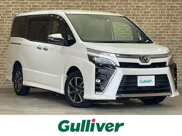 トヨタ ヴォクシー ZS 煌 岩手県 2018(平30)年 3.1万km ホワイトパールクリスタルシャイン ４WD/両側パワースライドドア/ロールサンシェード/衝突被害軽減システム/MTモード付きAT/アイドリングストップ/クルーズコントロール/横滑り防止装置/ETC2.0/バックカメラ/フルセグTV/純正ナビ　/ドライブレコーダー/純正アルミホイール16インチ/純正LEDヘッドライト/レーンアシスト/オートライト/オートマチックハイビーム/３列シート