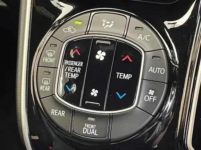 トヨタ ヴォクシー ZS 煌 岩手県 2018(平30)年 3.1万km ホワイトパールクリスタルシャイン ４WD/両側パワースライドドア/ロールサンシェード/衝突被害軽減システム/MTモード付きAT/アイドリングストップ/クルーズコントロール/横滑り防止装置/ETC2.0/バックカメラ/フルセグTV/純正ナビ　/ドライブレコーダー/純正アルミホイール16インチ/純正LEDヘッドライト/レーンアシスト/オートライト/オートマチックハイビーム/３列シート
