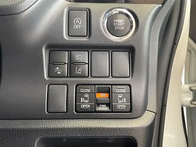 トヨタ ヴォクシー ZS 煌 岩手県 2018(平30)年 3.1万km ホワイトパールクリスタルシャイン ４WD/両側パワースライドドア/ロールサンシェード/衝突被害軽減システム/MTモード付きAT/アイドリングストップ/クルーズコントロール/横滑り防止装置/ETC2.0/バックカメラ/フルセグTV/純正ナビ　/ドライブレコーダー/純正アルミホイール16インチ/純正LEDヘッドライト/レーンアシスト/オートライト/オートマチックハイビーム/３列シート