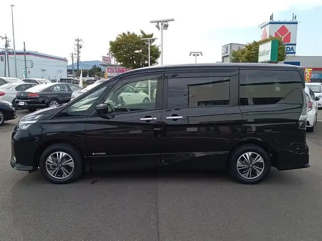 日産 セレナ e－パワー ハイウェイスター 福井県 2020(令2)年 2.2万km ダイヤモンドブラック 純正ディーラーオプションナビ/・（フルセグTV/CD/DVD/Bluetooth）/フリップダウンモニター/全方位カメラ/ETC/両側パワースライドドア/前方衝突予測警報/ブラインドスポットモニター/プロパイロット/パーキングアシスト/デジタルインナーミラー/オートLEDライト/純正15インチAW/純正フロアマット/スマートキー