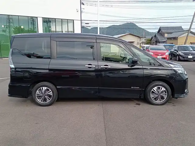 日産 セレナ e－パワー ハイウェイスター 福井県 2020(令2)年 2.2万km ダイヤモンドブラック 純正ディーラーオプションナビ/・（フルセグTV/CD/DVD/Bluetooth）/フリップダウンモニター/全方位カメラ/ETC/両側パワースライドドア/前方衝突予測警報/ブラインドスポットモニター/プロパイロット/パーキングアシスト/デジタルインナーミラー/オートLEDライト/純正15インチAW/純正フロアマット/スマートキー