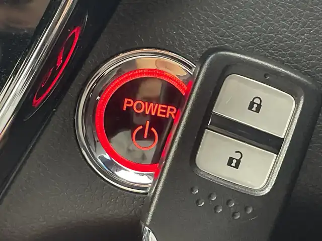 ホンダ ヴェゼル ハイブリッド RS ホンダセンシング 群馬県 2018(平30)年 7.4万km プラチナホワイトパール 純正８型ナビ　フルセグＴＶ　バックカメラ　シートヒーター　プッシュスタート　パドルシフト　アダクティブクルーズコントロール　ステアリングスイッチ　Ｄ席メモリシート　前方ドライブレコーダー　ＥＴＣ
