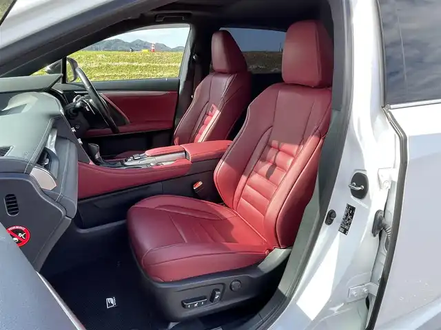 レクサス ＲＸ 450h Fスポーツ 新潟県 2016(平28)年 3.9万km ホワイトノーヴァガラスフレーク 4WD/純正メモリナビ/CD/DVD/BD/BT/フルセグテレビ/バックカメラ/ETC2.0/ドライブレコーダー/サンルーフ/衝突被害軽減ブレーキ/レーンキープアシスト/クルーズコントロール/革シート/パワーシート/シートヒーター /エアシート/ステアリングヒーター/ステアリングスイッチ/パドルシフト/パワーバックドア/コーナーセンサー/スマートキー/プッシュスタート/LEDライト/オートライト/オートハイビーム/フォグランプ/純正20インチアルミホイール