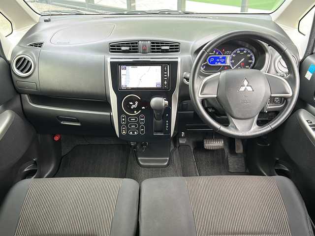 三菱 ｅＫカスタム T e－アシスト 岐阜県 2015(平27)年 6.8万km シルキーホワイト 登録時走行距離67209km/社外ナビ/バックモニター/フルセグテレビ/ドライブレコーダー/ターボチャージャー/LEDヘッドライト/スマートキー/プッシュスタート/オートライト/純正アルミホイール/純正フロアマット/禁煙車/ipod接続/ドアバイザー