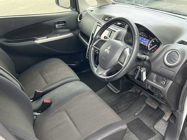 三菱 ｅＫカスタム T e－アシスト 岐阜県 2015(平27)年 6.8万km シルキーホワイト 登録時走行距離67209km/社外ナビ/バックモニター/フルセグテレビ/ドライブレコーダー/ターボチャージャー/LEDヘッドライト/スマートキー/プッシュスタート/オートライト/純正アルミホイール/純正フロアマット/禁煙車/ipod接続/ドアバイザー