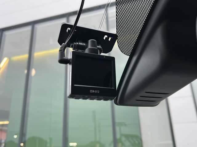 三菱 ｅＫカスタム T e－アシスト 岐阜県 2015(平27)年 6.8万km シルキーホワイト 登録時走行距離67209km/社外ナビ/バックモニター/フルセグテレビ/ドライブレコーダー/ターボチャージャー/LEDヘッドライト/スマートキー/プッシュスタート/オートライト/純正アルミホイール/純正フロアマット/禁煙車/ipod接続/ドアバイザー