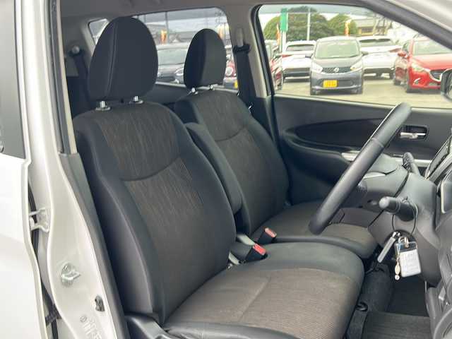 三菱 ｅＫカスタム T e－アシスト 岐阜県 2015(平27)年 6.8万km シルキーホワイト 登録時走行距離67209km/社外ナビ/バックモニター/フルセグテレビ/ドライブレコーダー/ターボチャージャー/LEDヘッドライト/スマートキー/プッシュスタート/オートライト/純正アルミホイール/純正フロアマット/禁煙車/ipod接続/ドアバイザー