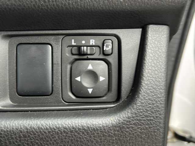 三菱 ｅＫカスタム T e－アシスト 岐阜県 2015(平27)年 6.8万km シルキーホワイト 登録時走行距離67209km/社外ナビ/バックモニター/フルセグテレビ/ドライブレコーダー/ターボチャージャー/LEDヘッドライト/スマートキー/プッシュスタート/オートライト/純正アルミホイール/純正フロアマット/禁煙車/ipod接続/ドアバイザー