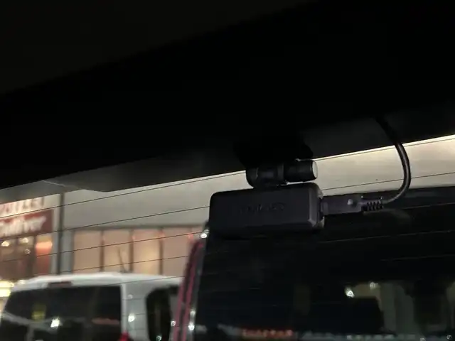 ホンダ ヴェゼル ハイブリッド e:HEV Z 大阪府 2023(令5)年 1.5万km クリスタルブラックパール ホンダセンシング/・アダプティクブクルーズコントロール/・衝突軽減ブレーキ/・レーンキープアシスト/・先行車発進お知らせ機能/・オートハイビーム/純正ナビ/・Bluetooth/フルセグTV/CD/DVD/USB/　ラジオ/主要装備/・横滑り防止装置/・ダウンヒルアシストコントロール/・BSM/・電動リアゲート/・ステアリングヒーター/・ステアリングスイッチ/・パドルシフト/・オートホールド/・置くだけ充電/・ハーフレザーシート/・シートヒーター/・チップアップシート/・ドライブレコーダー/・ETC2.0