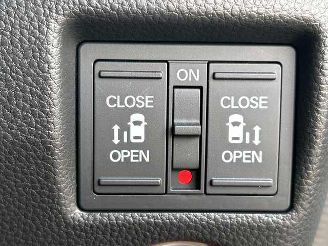 ホンダ Ｎ ＢＯＸ カスタム L スタイル+ブラック 福岡県 2023(令5)年 1.6万km プラチナホワイトパール 純正9型ナビ（BT/フルセグ/DISC)/Bカメラ/両側パワースライドドア/レーダークルーズコントロール/LEDヘッドライト/オートライト/フォグランプ/シートテーブル/無限フロアマット/純正14インチAW/アイドリングストップ/横滑り防止装置/後方コーナーセンサー/レーンキープアシスト/衝突被害軽減システム/後席サンシェード/ステアリングスイッチ/電動パーキングブレーキ/ISOFIX/プラズマクラスター/スマートキー/ETC/保証書/取扱説明書