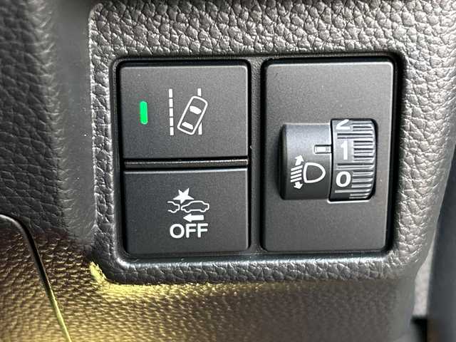 ホンダ Ｎ ＢＯＸ カスタム L スタイル+ブラック 福岡県 2023(令5)年 1.6万km プラチナホワイトパール 純正9型ナビ（BT/フルセグ/DISC)/Bカメラ/両側パワースライドドア/レーダークルーズコントロール/LEDヘッドライト/オートライト/フォグランプ/シートテーブル/無限フロアマット/純正14インチAW/アイドリングストップ/横滑り防止装置/後方コーナーセンサー/レーンキープアシスト/衝突被害軽減システム/後席サンシェード/ステアリングスイッチ/電動パーキングブレーキ/ISOFIX/プラズマクラスター/スマートキー/ETC/保証書/取扱説明書