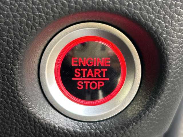 ホンダ Ｎ ＢＯＸ カスタム L スタイル+ブラック 福岡県 2023(令5)年 1.6万km プラチナホワイトパール 純正9型ナビ（BT/フルセグ/DISC)/Bカメラ/両側パワースライドドア/レーダークルーズコントロール/LEDヘッドライト/オートライト/フォグランプ/シートテーブル/無限フロアマット/純正14インチAW/アイドリングストップ/横滑り防止装置/後方コーナーセンサー/レーンキープアシスト/衝突被害軽減システム/後席サンシェード/ステアリングスイッチ/電動パーキングブレーキ/ISOFIX/プラズマクラスター/スマートキー/ETC/保証書/取扱説明書