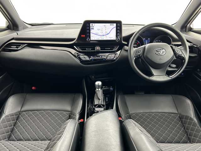 トヨタ Ｃ－ＨＲ G モード ネロセーフティプラスⅢ 三重県 2023(令5)年 1.6万km ブラックマイカ /禁煙車//純正ナビ//フルセグ/Bluetooth/USB/AppleCarPray/AndroidAuto//パノラミックビューモニター//前席シートヒーター//ビルトインETC2.0//ブラインドスポットモニター//トヨタセーフティセンス//プリクラッシュセーフティ//LTA//オートハイビーム//レーダークルーズコントロール//LEDヘッドライト//AC100V//電動パーキング//ブレーキホールド//革巻ステアリング//純正１８インチAW