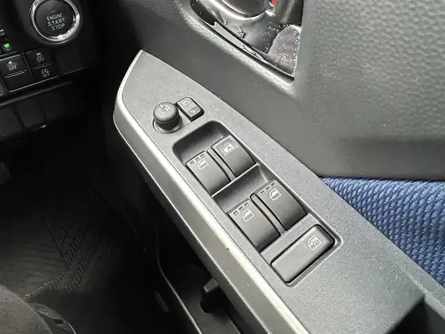 トヨタ タンク カスタムG S 島根県 2017(平29)年 2.7万km ブラックマイカ/マゼンダベリーメタリック 登録時走行距離26235km/ワンオーナー/純正ナビ(Bluetooth/AM/FM/CD/DVD)/フルセグテレビ/前後コーナーセンサー/バックカメラ/両側パワースライドドア/クルーズコントロール/レーンキープアシスト/横滑り防止装置/衝突被害軽減ブレーキ/社外14インチアルミホイール/純正フロアマット/オートライト/LEDヘッドライト/ウィンカーミラー/プッシュスタート/スマートキー(スペアキー×1)/ETC/ドライブレコーダー/禁煙車/取扱説明書/保証書