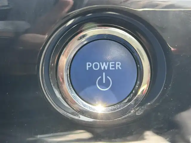 トヨタ プリウス ＰＨＶ S ナビパッケージ 岡山県 2017(平29)年 6.1万km ホワイトパールクリスタルシャイン 登録時走行距離60124km/純正11.6インチナビ/フルセグTV(AM.FM.TV.BT)/バックカメラ/ETC2.0/ドライブレコーダー/シートヒーター/ステアリングヒーター/クリアランスソナー/衝突軽減ブレーキ/レーダークルーズコントロール/レーンキープアシスト/オートマチックハイビーム/アイドリングストップ/15インチ純正AW/純正フロアマット