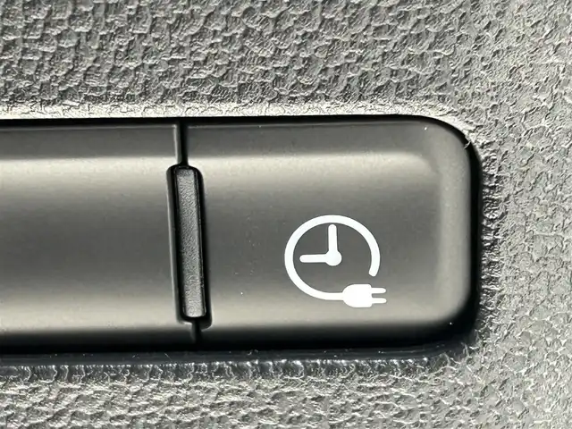 トヨタ プリウス ＰＨＶ S ナビパッケージ 岡山県 2017(平29)年 6.1万km ホワイトパールクリスタルシャイン 登録時走行距離60124km/純正11.6インチナビ/フルセグTV(AM.FM.TV.BT)/バックカメラ/ETC2.0/ドライブレコーダー/シートヒーター/ステアリングヒーター/クリアランスソナー/衝突軽減ブレーキ/レーダークルーズコントロール/レーンキープアシスト/オートマチックハイビーム/アイドリングストップ/15インチ純正AW/純正フロアマット