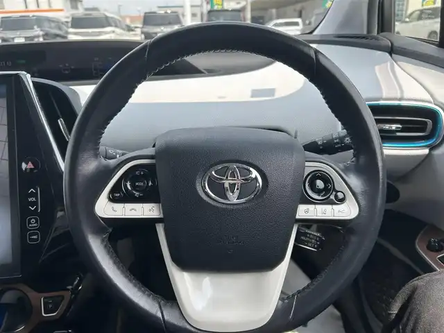 トヨタ プリウス ＰＨＶ S ナビパッケージ 岡山県 2017(平29)年 6.1万km ホワイトパールクリスタルシャイン 登録時走行距離60124km/純正11.6インチナビ/フルセグTV(AM.FM.TV.BT)/バックカメラ/ETC2.0/ドライブレコーダー/シートヒーター/ステアリングヒーター/クリアランスソナー/衝突軽減ブレーキ/レーダークルーズコントロール/レーンキープアシスト/オートマチックハイビーム/アイドリングストップ/15インチ純正AW/純正フロアマット
