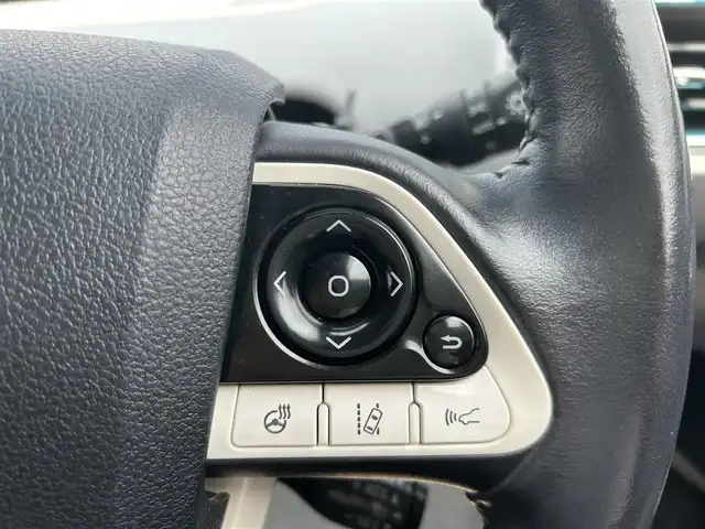 トヨタ プリウス ＰＨＶ S ナビパッケージ 岡山県 2017(平29)年 6.1万km ホワイトパールクリスタルシャイン 登録時走行距離60124km/純正11.6インチナビ/フルセグTV(AM.FM.TV.BT)/バックカメラ/ETC2.0/ドライブレコーダー/シートヒーター/ステアリングヒーター/クリアランスソナー/衝突軽減ブレーキ/レーダークルーズコントロール/レーンキープアシスト/オートマチックハイビーム/アイドリングストップ/15インチ純正AW/純正フロアマット
