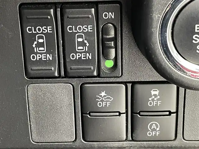 トヨタ ルーミー カスタムG－T 熊本県 2017(平29)年 3.4万km マゼンタベリーマイカM 純正9インチナビNSZT-Y66T/　（CD/DVD/フルセグTV）/バックカメラ/スマートアシストIII/・衝突回避支援ブレーキ機能/・衝突警報機能/・車線逸脱警報機能/・誤発進抑制制御機能/・先行車発進お知らせ機能/・前後コーナーセンサー/クルーズコントロール/ビルトインETC/純正前方ドライブレコーダー/両側パワースライドドア/LEDヘッドライト/オートライト/フォグランプ/横滑り防止装置/スマートキー/プッシュスタート/アイドリングストップ/ステアリングスイッチ/電動格納ミラー/純正１５インチAW/純正フロアマット/取扱説明書