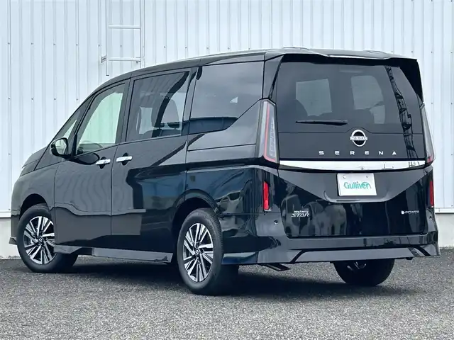 日産 セレナ e－パワー ハイウェイスター V 熊本県 2024(令6)年 0.1万km未満 ダイヤモンドブラック 純正メモリナビ/・AM/FM/CD/DVD/AUX/SD/USB/BT/・フルセグTV/・フリップダウンモニター/・バックカメラ/プロパイロット/プロパイロットパーキング/インテリジェントクルーズコントロール/エマージェンシーブレーキ/アダプティブLEDヘッドライトシステム/BSW（後側方車両検知警報）/LDW（車線逸脱警報）/インテリジェント LI（車線逸脱防止支援システム）/両側パワースライドドア/コーナーセンサー/スマートキー/スペアキー/純正１６インチアルミホイール/LEDヘッドライト/オートライト/フロント/リアフォグランプ/新車保証書/取扱説明書