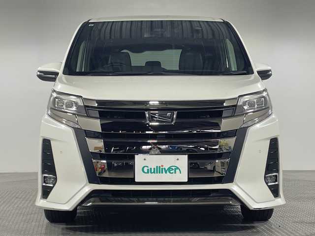 トヨタ ノア Si ダブルバイビーⅡ 神奈川県 2019(令1)年 5.7万km ホワイトパールクリスタルシャイン フリップダウンモニター　/純正10インチナビ　/‐AM/FM/CD/DVD/TV/HDMI 　/両側パワースライドドア　/トヨタセーフティセンスC　/プリクラッシュセーフティシステム　/レーンディパーチャーアラート　/インテリジェントクリアランスソナー　/オートマチックハイビーム　/前方ドラレコ　/サンシェード　/ドアバイザー