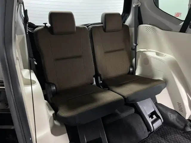 トヨタ シエンタ G 神奈川県 2017(平29)年 3.5万km ブラックマイカ 純正7型SDナビゲーション【NSZT-W66T】/AM FM フルセグ Bluetooth CD DVD SD/バックカメラ/両側パワースライドドア/セーフティセンス/レーンディパーチャーアラート/プリクラッシュセーフティ/先行車発進お知らせ機能/アイドリングストップ/前席シートヒーター/ステアリングリモコン/ビルトインETC/プッシュスタート/スマートキー/スペアキー/純正フロアマット/純正15インチアルミホイル/オートライト/オートマチックハイビーム/ドアバイザー