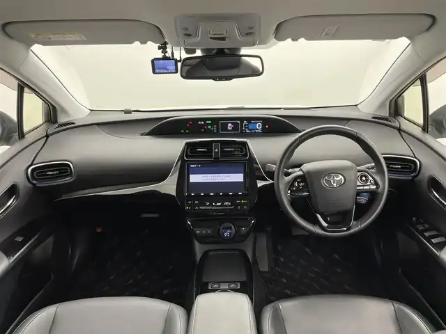 トヨタ プリウス A ツーリングセレクション 岡山県 2020(令2)年 4.8万km ホワイトパールクリスタルシャイン 純正９インチナビ/（フルセグ/Bluetooth/CD/DVD）/パノラミックビューモニター/衝突軽減ブレーキ/追従型クルーズコントロール/ビルトインＥＴＣ２．０/ＬＥＤヘッドライト/オートハイビーム/前席シートヒーター/ドライブレコーダー（前）/パーキングアシスト/純正フロアマット/トノカバー/ブラインドスポットモニター/TVキャンセラー/ISOFIX/ステアリングスイッチ/ヘッドアップディスプレイ/チルトステアリング/シートリフター/ウインカーミラー/ドアバイザー/スマートキー×2/取扱説明書/新車保証書