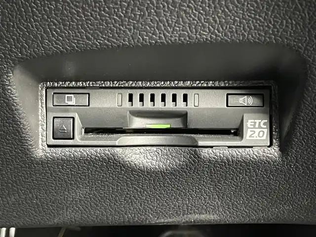 トヨタ プリウス A ツーリングセレクション 岡山県 2020(令2)年 4.8万km ホワイトパールクリスタルシャイン 純正９インチナビ/（フルセグ/Bluetooth/CD/DVD）/パノラミックビューモニター/衝突軽減ブレーキ/追従型クルーズコントロール/ビルトインＥＴＣ２．０/ＬＥＤヘッドライト/オートハイビーム/前席シートヒーター/ドライブレコーダー（前）/パーキングアシスト/純正フロアマット/トノカバー/ブラインドスポットモニター/TVキャンセラー/ISOFIX/ステアリングスイッチ/ヘッドアップディスプレイ/チルトステアリング/シートリフター/ウインカーミラー/ドアバイザー/スマートキー×2/取扱説明書/新車保証書