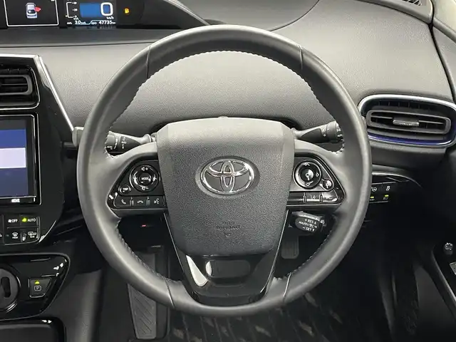 トヨタ プリウス A ツーリングセレクション 岡山県 2020(令2)年 4.8万km ホワイトパールクリスタルシャイン 純正９インチナビ/（フルセグ/Bluetooth/CD/DVD）/パノラミックビューモニター/衝突軽減ブレーキ/追従型クルーズコントロール/ビルトインＥＴＣ２．０/ＬＥＤヘッドライト/オートハイビーム/前席シートヒーター/ドライブレコーダー（前）/パーキングアシスト/純正フロアマット/トノカバー/ブラインドスポットモニター/TVキャンセラー/ISOFIX/ステアリングスイッチ/ヘッドアップディスプレイ/チルトステアリング/シートリフター/ウインカーミラー/ドアバイザー/スマートキー×2/取扱説明書/新車保証書
